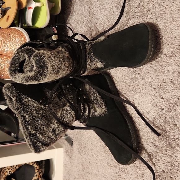 Cute faux fur lace up boots - Picture 1 of 3